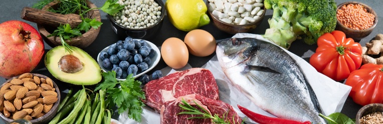 Produkty diety paleo – mięso, ryby, jajka, warzywa, owoce i orzechy